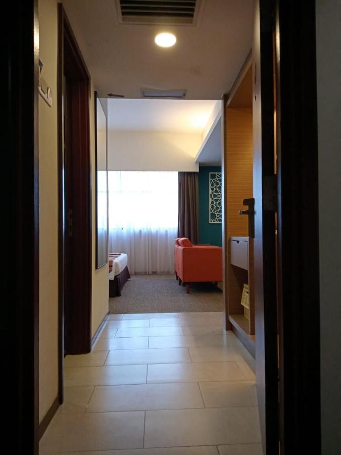 Grand Barakah Hotel Ampang  Exteriör bild
